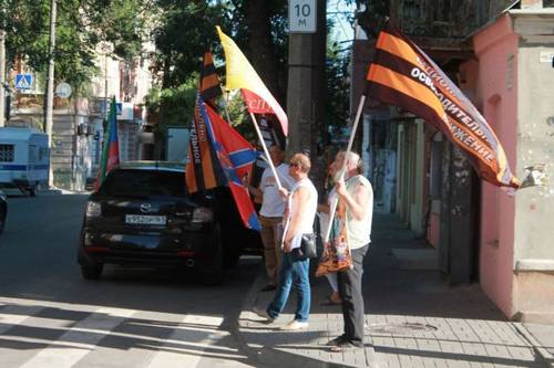 Ростовские неофашисты пикетировали украинское консульство. ФОТО