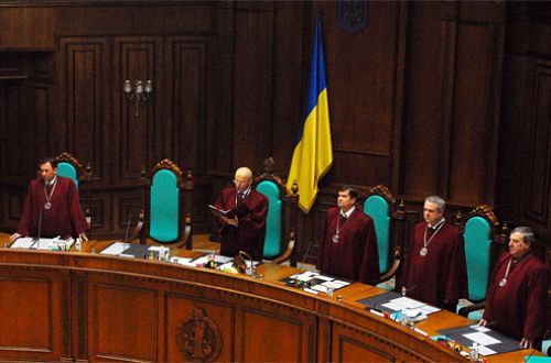 Заявление судей КС по децентрализации: политический шантаж или желание спасти страну