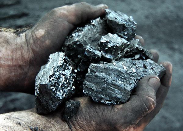 У Яценюка согласовали схему вывоза угля из зоны АТО через РФ
