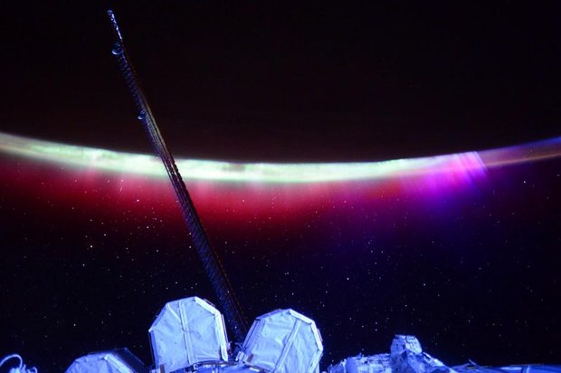 Астронавт снял яркое северное сияние с борта МКС. ВИДЕО