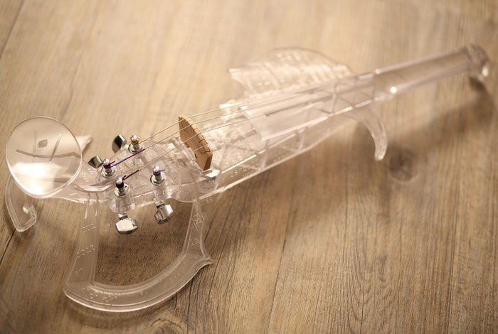 Музыкант сыграл на скрипке, распечатанной на 3D-принтере. ВИДЕО