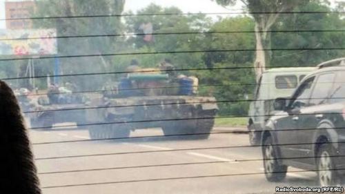 Через Донецк прошла колонна танков. ФОТО