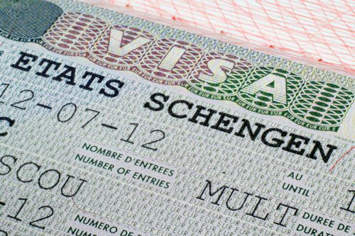 Польша существенно сократила выдачу шенгенских виз украинцам