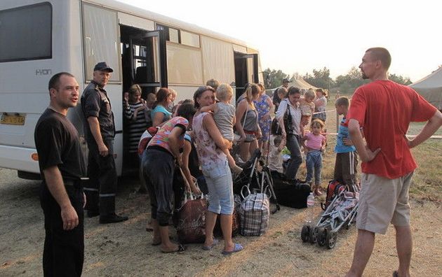 Яценюк решил перепроверить переселенцев с Донбасса: все ли настоящие