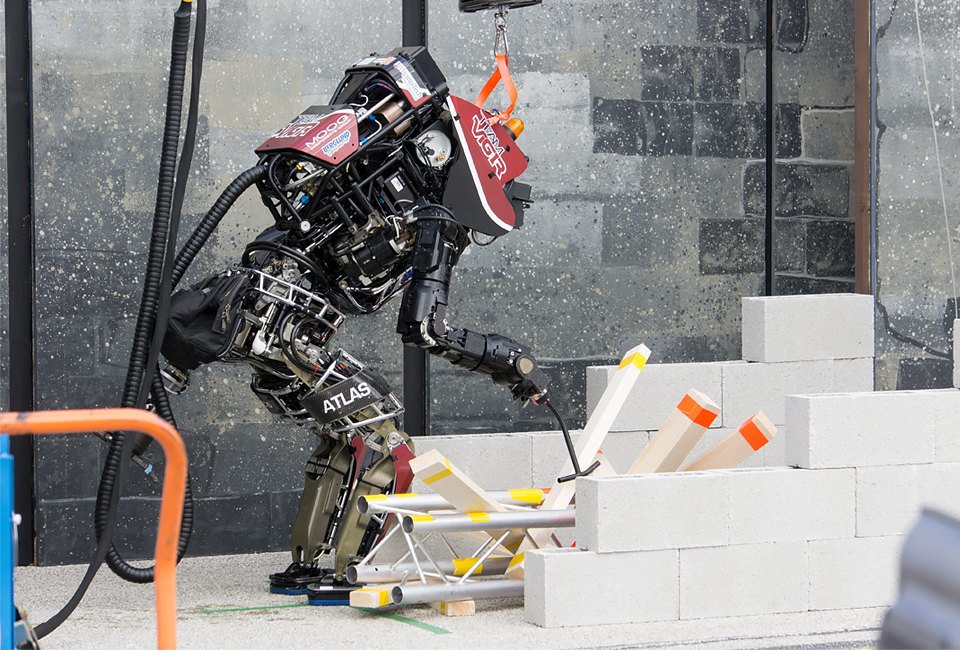 Роботы Boston Dynamics занимаются странными вещами. ВИДЕО