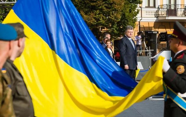 Гордость нации: на Софийской площади подняни украинский флаг. ФОТО