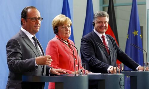 Порошенко и Меркель не готовы менять формат переговоров по Украине