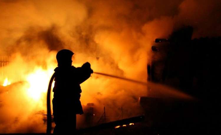 Под Киевом загорелся склад с горючими материалами: был взрыв
