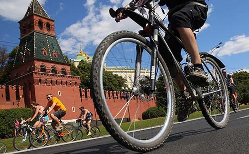 В России решили приравнять велосипедистов и автомобилистов к демонстрантам