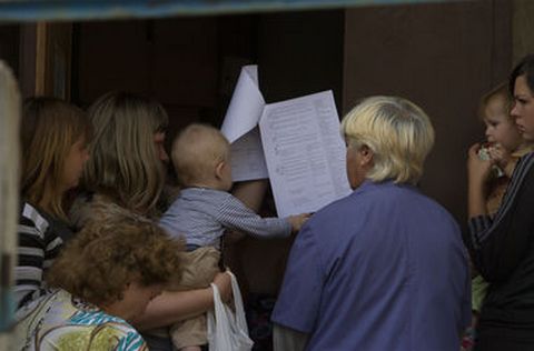 В Украине отменяются бумажные справки. Чиновники останутся без «приработка»?