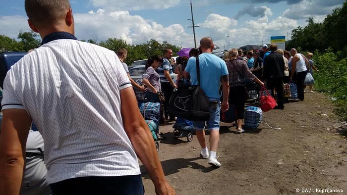 Донбасс: граница для бедных и пропуска для честных