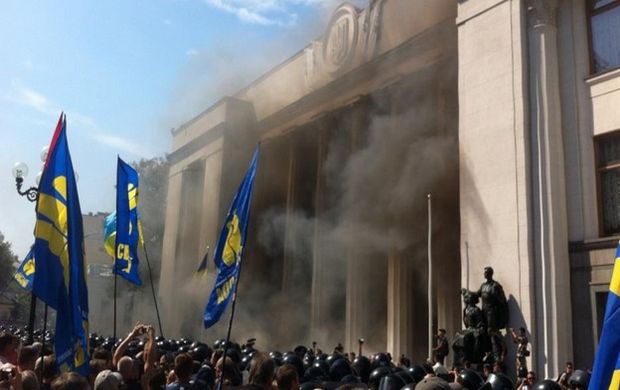 После столкновений под ВР в больницы Киева попали 122 человека. ФОТО, ВИДЕО 