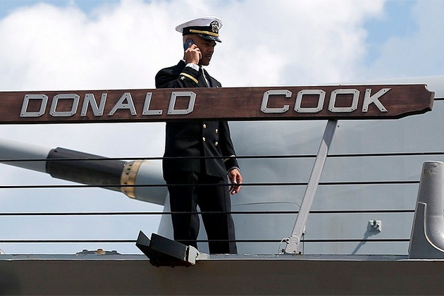 Американский эсминец «Дональд Кук» поднял украинский флаг. ВИДЕО