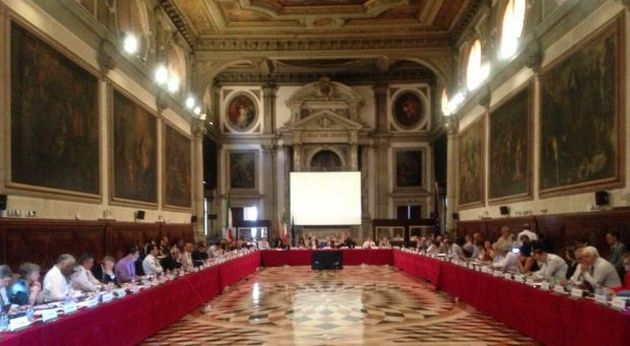 Венеция получила проект судебной реформы, альтернативный президентскому