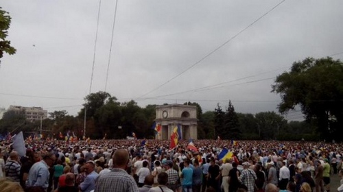Протесты в Молдове: митингующие провели ночь в центре Кишинева