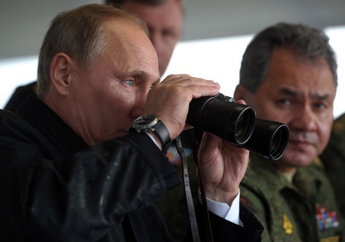 Путин поставил на уши армию, а сам сбежал на Алтай порыбачить. ФОТО
