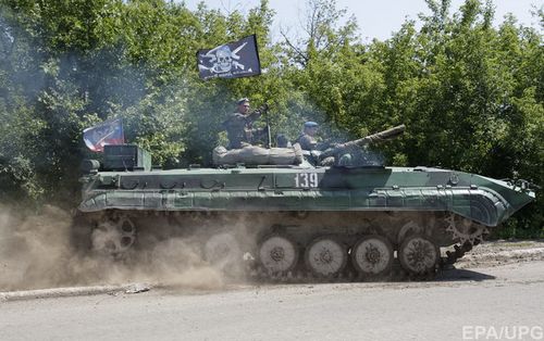 Танки ДНР движутся к линии соприкосновения. Боевиков свозят КАМАЗами