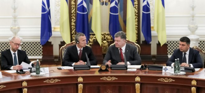 Украина и НАТО подписали декларацию об усилении сотрудничества. ФОТО