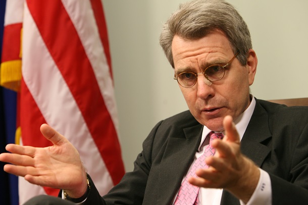 Посол США обвинил ГПУ в торможении борьбы с коррупцией. У Шокина все списали на «испорченный телефон»