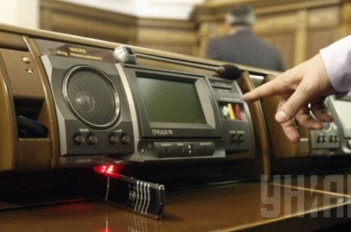 Порошенко отреагировал на петицию и попросит заменить систему голосования в Раде
