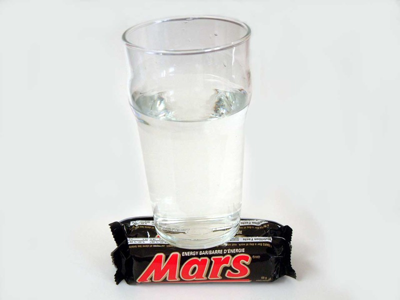 NASA объявило об обнаружении жидкой воды на поверхности Марса. ВИДЕО