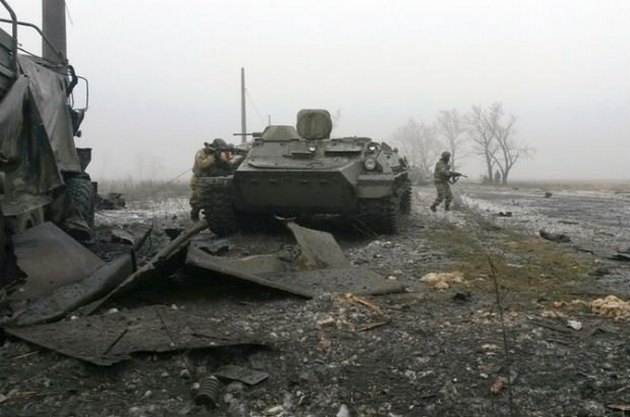 ИС: Боевики частично отводят технику на некоторых участках Донбасса