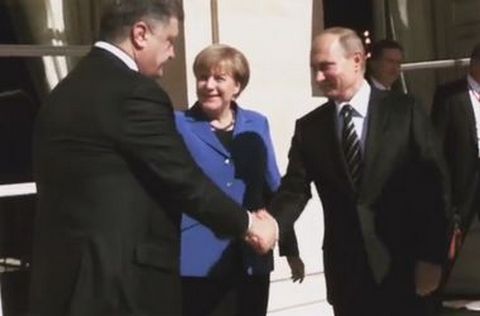 Участник встречи в Париже объяснил, почему Порошенко пожал руку Путину. ФОТО, ВИДЕО