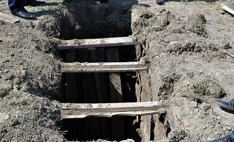 «Сервис от Мордора»: в РФ выкопали могилы для еще живых ветеранов войны. ВИДЕО