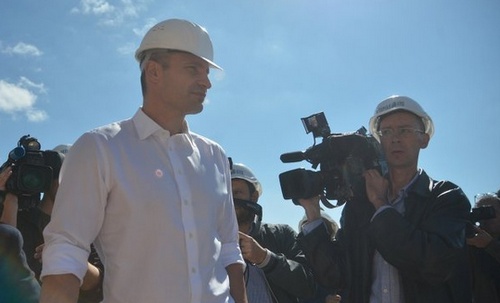 Внимание Кличко креативно переключили на состояние дорог в Киеве. ФОТО