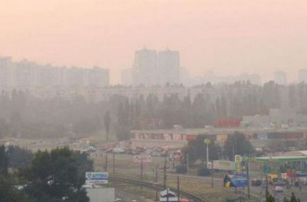 Столица снова в дыму: спасатели тушат торфяники в 11 районах Киевщины. ВИДЕО