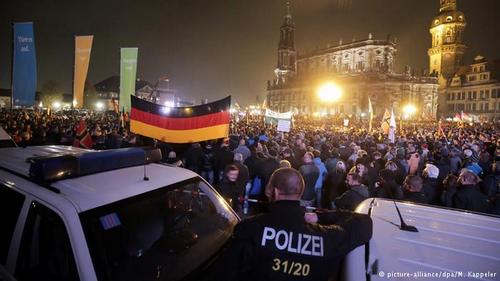 В Дрездене столкнулись демонстрации сторонников и противников мигрантов