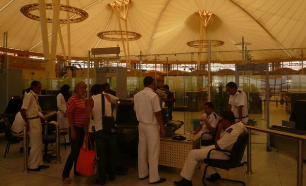 Свидетели: «Льготная очередь» в аэропорту Шарм-эш-Шейха стоит $30 