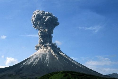 В России вулкан Карымский показал характер
