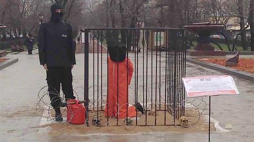 Россиян напугала «казнь заложника боевиком ИГИЛ» в Москве. ФОТО