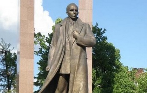 Во Львове украли скульптуру Степана Бандеры