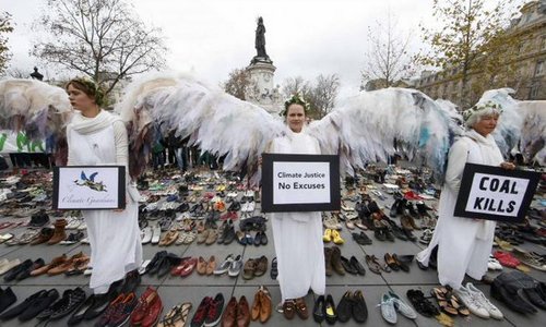 В Париже устроили «Митинг обуви». ФОТО