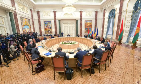 Трехсторонняя контактная группа по Донбассу готовится к новой встрече в Минске