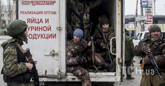 Более двух десятков фур без номеров что-то вывезли из Донецка. ВИДЕО