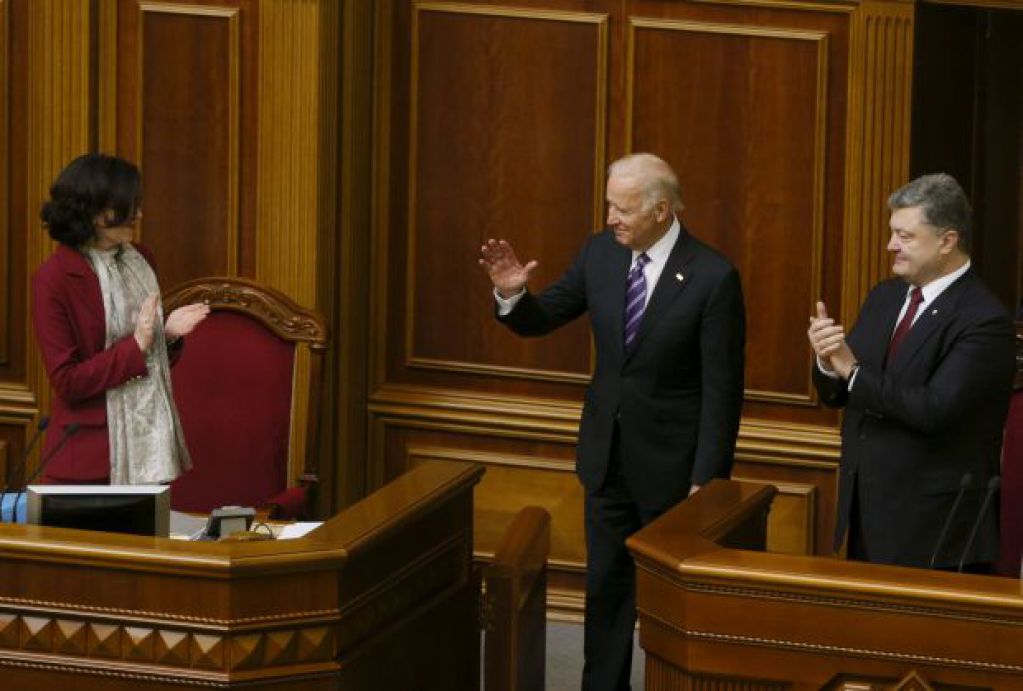 Байден и пустота