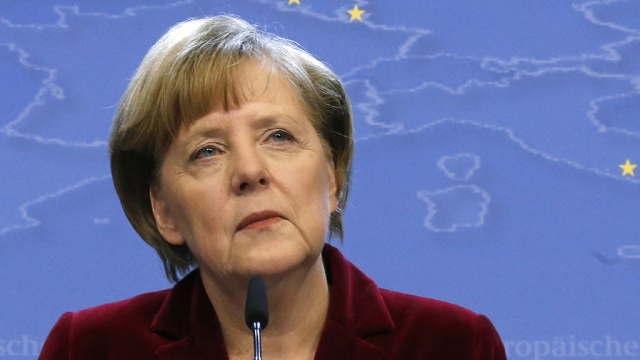 Меркель выступила за сохранение санкций в отношении РФ