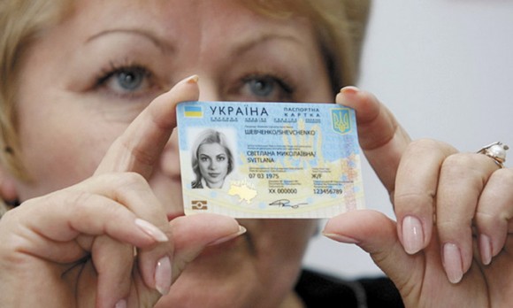 Пластиковые паспорта подкинут украинцам новые проблемы