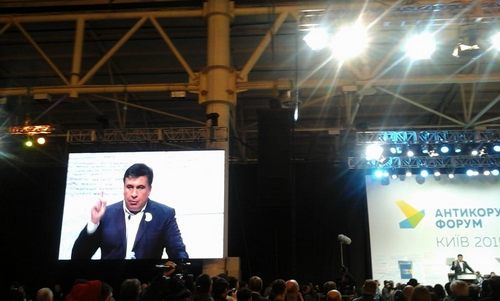 Громкий форум: соцсети обсуждают Саакашвили, конфеты, дорогие авто мероприятия. ФОТО, ВИДЕО