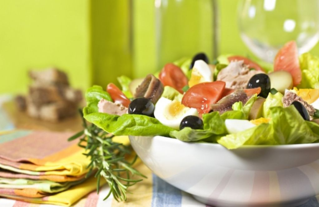 8 вкуснейших салатов, которые так и просятся на новогодний стол