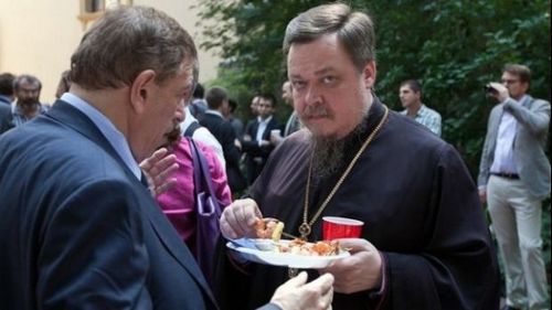 Уволенного пресс-секретаря Кирилла определили в атеисты