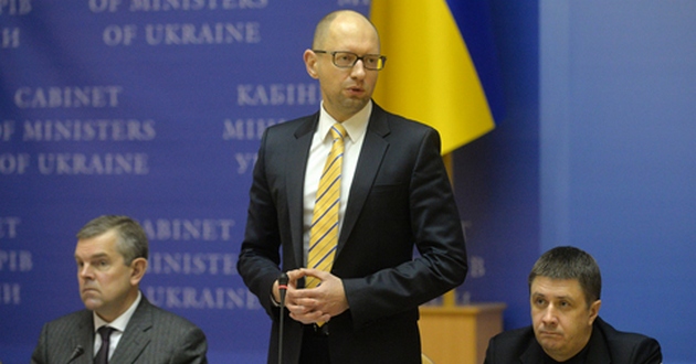 Яценюк посоветовал украинцам стиснуть зубы
