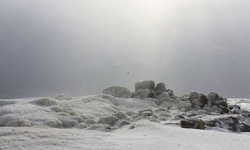 Мороз превратил Азовское море в ледяную пустыню. ФОТО