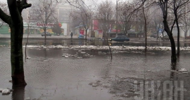 Потоп в Мариуполе: улицы превратились в реки. ФОТО, ВИДЕО