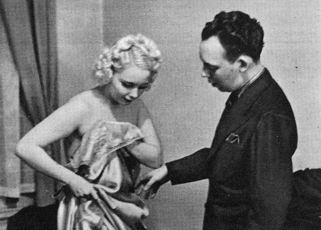 Как раздеваться перед мужем: руководство 1937-го года. ФОТО