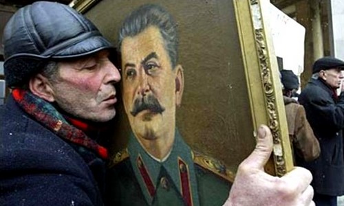 Опрос: россияне все больше любят Сталина