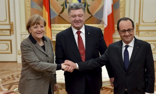 Порошенко, Меркель и Олланд обсудили «минские шаги»